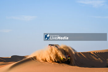 2024-01-10 - 228 PELICHET Jérôme (fra), LARROQUE Pascal (fra), RaidLynx, MD Optimus, FIA Ultimate, action during the Stage 5 of the Dakar 2024 on January 10, 2024 between Al-Hofuf and Subaytah, Saudi Arabia - DAKAR 2024 - STAGE 5 - RALLY - MOTORS
