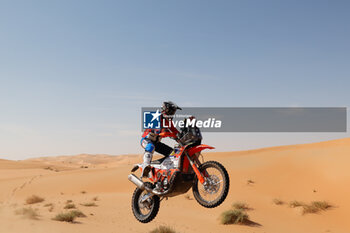 2024-01-10 - 18 COX Bradley (zaf), BAS World KTM Racing Team, KTM, Moto, FIM W2RC, action during the Stage 5 of the Dakar 2024 on January 10, 2024 between Al-Hofuf and Subaytah, Saudi Arabia - DAKAR 2024 - STAGE 5 - RALLY - MOTORS