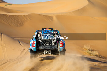 2024-01-10 - 229 BAUD Lionel (fra), BAUD Lucie (fra), Overdrive Racing, Toyota Hilux, FIA Ultimate, FIA W2RC, action during the Stage 5 of the Dakar 2024 on January 10, 2024 between Al-Hofuf and Subaytah, Saudi Arabia - DAKAR 2024 - STAGE 5 - RALLY - MOTORS