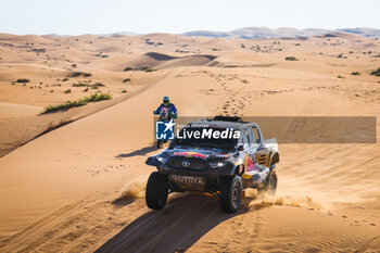 2024-01-10 - 221 DE MEVIUS Guillaume (bel), PANSERI Xavier (fra), Overdrive Racing, Toyota Hilux, FIA Ultimate, action during the Stage 5 of the Dakar 2024 on January 10, 2024 between Al-Hofuf and Subaytah, Saudi Arabia - DAKAR 2024 - STAGE 5 - RALLY - MOTORS