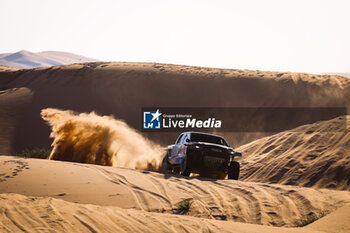 2024-01-10 - 211 CHICHERIT Guerlain (fra), WINOCQ Alex (fra), Overdrive Racing, Toyota Hilux, FIA Ultimate, FIA W2RC, action during the Stage 5 of the Dakar 2024 on January 10, 2024 between Al-Hofuf and Subaytah, Saudi Arabia - DAKAR 2024 - STAGE 5 - RALLY - MOTORS