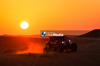 2024-01-10 - SSV action illustration sunset during the Stage 5 of the Dakar 2024 on January 10, 2024 between Al-Hofuf and Subaytah, Saudi Arabia - DAKAR 2024 - STAGE 5 - RALLY - MOTORS