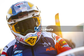 2024-01-11 - PRICE Toby (aus), Red Bull KTM Factory Racing, KTM, Moto, portrait during the Stage 6 « 48 Hours Chrono » of the Dakar 2024 from January 11 to 12, 2024 around Subaytah, Saudi Arabia - DAKAR 2024 - 48 HOURS CHRONO - RALLY - MOTORS