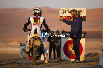 2024-01-11 - KLEIN Mason (usa), Korr Offroad Racing, Kove, Moto, portrait during the Stage 6 « 48 Hours Chrono » of the Dakar 2024 from January 11 to 12, 2024 around Subaytah, Saudi Arabia - DAKAR 2024 - 48 HOURS CHRONO - RALLY - MOTORS