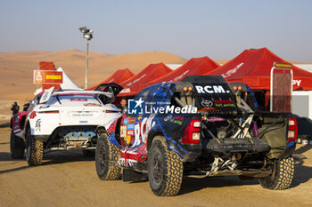 2024-01-11 - 236 CHABOT Ronan (fra), PILLOT Gilles (fra), Overdrive Racing, Toyota Hilux, FIA Ultimate, ambiance during the Stage 6 « 48 Hours Chrono » of the Dakar 2024 from January 11 to 12, 2024 around Subaytah, Saudi Arabia - DAKAR 2024 - 48 HOURS CHRONO - RALLY - MOTORS