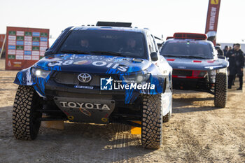 2024-01-11 - 229 BAUD Lionel (fra), BAUD Lucie (fra), Overdrive Racing, Toyota Hilux, FIA Ultimate, FIA W2RC, ambiance during the Stage 6 « 48 Hours Chrono » of the Dakar 2024 from January 11 to 12, 2024 around Subaytah, Saudi Arabia - DAKAR 2024 - 48 HOURS CHRONO - RALLY - MOTORS