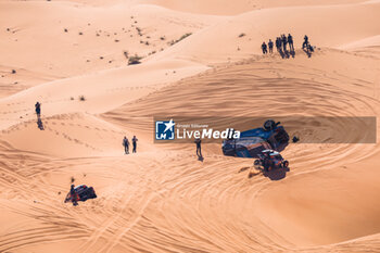 2024-01-11 - mess in the desert during the Stage 6 « 48 Hours Chrono » of the Dakar 2024 from January 11 to 12, 2024 around Subaytah, Saudi Arabia - DAKAR 2024 - 48 HOURS CHRONO - RALLY - MOTORS