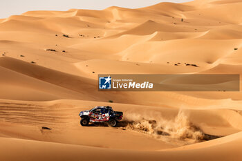 2024-01-11 - 236 CHABOT Ronan (fra), PILLOT Gilles (fra), Overdrive Racing, Toyota Hilux, FIA Ultimate, action during the Stage 6 « 48 Hours Chrono » of the Dakar 2024 from January 11 to 12, 2024 around Subaytah, Saudi Arabia - DAKAR 2024 - 48 HOURS CHRONO - RALLY - MOTORS