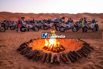 2024-01-11 - The bivouac during the Stage 6 « 48 Hours Chrono » of the Dakar 2024 from January 11 to 12, 2024 around Subaytah, Saudi Arabia - DAKAR 2024 - 48 HOURS CHRONO - RALLY - MOTORS