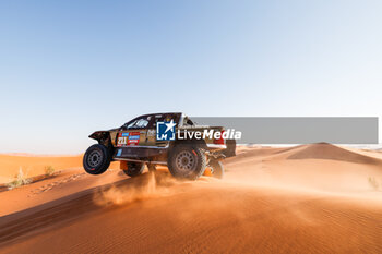 2024-01-12 - 211 CHICHERIT Guerlain (fra), WINOCQ Alex (fra), Overdrive Racing, Toyota Hilux, FIA Ultimate, FIA W2RC, action during the Stage 6 « 48 Hours Chrono » of the Dakar 2024 from January 11 to 12, 2024 around Subaytah, Saudi Arabia - DAKAR 2024 - 48 HOURS CHRONO - RALLY - MOTORS