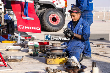 2024-01-13 - 609 SUGAWARA Teruhito (jpn), SOMEMIYA Hirokazu (jpn), MOCHIZUKI Yuji (jpn), Hino Team Sugawara, Hino 600, FIA Truck, during the rest day of the Dakar 2024 on January 13, 2024 in Riyadh, Saudi Arabia - DAKAR 2024 - REST DAY - RALLY - MOTORS