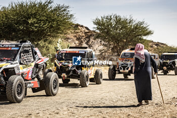 2024-01-14 - Spectator during the Stage 7 of the Dakar 2024 on January 14, 2024 between Riyadh and Al Duwadimi, Saudi Arabia - DAKAR 2024 - STAGE 7 - RALLY - MOTORS