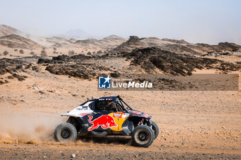 2024-01-14 - 303 GUTHRIE Mitchell (usa), WALCH Kellon (usa), Red Bull Off-Road Junior Team USA by BFG, Taurus T3 Max, FIA Challenger, FIA W2RC, action during the Stage 7 of the Dakar 2024 on January 14, 2024 between Riyadh and Al Duwadimi, Saudi Arabia - DAKAR 2024 - STAGE 7 - RALLY - MOTORS
