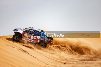 2024-01-15 - 236 CHABOT Ronan (fra), PILLOT Gilles (fra), Overdrive Racing, Toyota Hilux, FIA Ultimate, action during the Stage 8 of the Dakar 2024 on January 15, 2024 between Al Duwadimi and Hail, Saudi Arabia - DAKAR 2024 - STAGE 8 - RALLY - MOTORS