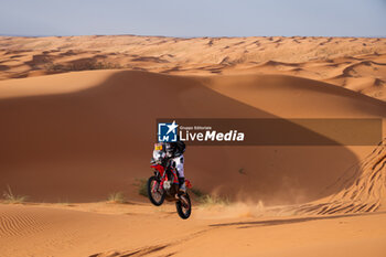 2024-01-15 - 21 ARGUBRIGHT Jacob (usa), Duust Rally Team, KTM, Moto, action during the Stage 8 of the Dakar 2024 on January 15, 2024 between Al Duwadimi and Hail, Saudi Arabia - DAKAR 2024 - STAGE 8 - RALLY - MOTORS