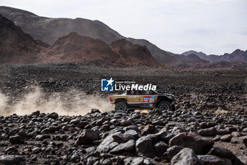 2024-01-15 - 211 CHICHERIT Guerlain (fra), WINOCQ Alex (fra), Overdrive Racing, Toyota Hilux, FIA Ultimate, FIA W2RC, action during the Stage 8 of the Dakar 2024 on January 15, 2024 between Al Duwadimi and Hail, Saudi Arabia - DAKAR 2024 - STAGE 8 - RALLY - MOTORS