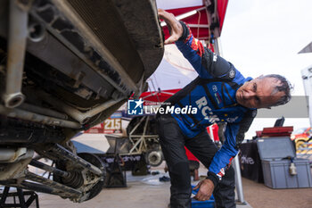 2024-01-15 - CHABOT Ronan (fra), Overdrive Racing, Toyota Hilux, FIA Ultimate, portrait during the Stage 8 of the Dakar 2024 on January 15, 2024 between Al Duwadimi and Hail, Saudi Arabia - DAKAR 2024 - STAGE 8 - RALLY - MOTORS