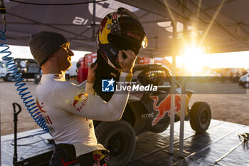2024-01-15 - GUTHRIE Mitchell (usa), Red Bull Off-Road Junior Team USA by BFG, Taurus T3 Max, FIA Challenger, FIA W2RC, portrait during the Stage 8 of the Dakar 2024 on January 15, 2024 between Al Duwadimi and Hail, Saudi Arabia - DAKAR 2024 - STAGE 8 - RALLY - MOTORS