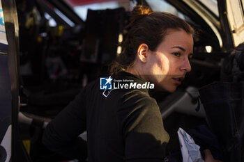 2024-01-15 - BAUD Lucie (fra), Overdrive Racing, Toyota Hilux, FIA Ultimate, FIA W2RC, portrait during the Stage 8 of the Dakar 2024 on January 15, 2024 between Al Duwadimi and Hail, Saudi Arabia - DAKAR 2024 - STAGE 8 - RALLY - MOTORS