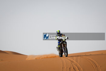 2024-01-15 - 19 GONCALVES Rui (art), Sherco Factory, Sherco, Motul, Moto, action during the Stage 8 of the Dakar 2024 on January 15, 2024 between Al Duwadimi and Hail, Saudi Arabia - DAKAR 2024 - STAGE 8 - RALLY - MOTORS