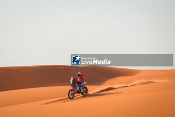 2024-01-15 - 18 COX Bradley (zaf), BAS World KTM Racing Team, KTM, Moto, FIM W2RC, action during the Stage 8 of the Dakar 2024 on January 15, 2024 between Al Duwadimi and Hail, Saudi Arabia - DAKAR 2024 - STAGE 8 - RALLY - MOTORS