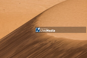 2024-01-15 - landscape, paysage, dune, sand during the Stage 8 of the Dakar 2024 on January 15, 2024 between Al Duwadimi and Hail, Saudi Arabia - DAKAR 2024 - STAGE 8 - RALLY - MOTORS