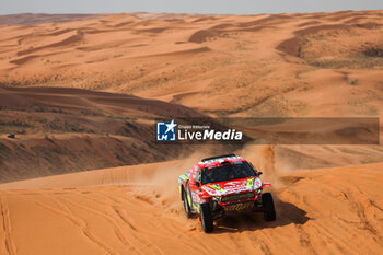 2024-01-15 - 228 PELICHET Jérôme (fra), LARROQUE Pascal (fra), RaidLynx, MD Optimus, FIA Ultimate, action during the Stage 8 of the Dakar 2024 on January 15, 2024 between Al Duwadimi and Hail, Saudi Arabia - DAKAR 2024 - STAGE 8 - RALLY - MOTORS