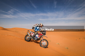 2024-01-15 - 104 GERBER Jeremie (fra), TLDRacing, KTM, Moto, Originals by Motul, action during the Stage 8 of the Dakar 2024 on January 15, 2024 between Al Duwadimi and Hail, Saudi Arabia - DAKAR 2024 - STAGE 8 - RALLY - MOTORS
