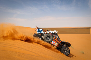 2024-01-15 - 228 PELICHET Jérôme (fra), LARROQUE Pascal (fra), RaidLynx, MD Optimus, FIA Ultimate, action during the Stage 8 of the Dakar 2024 on January 15, 2024 between Al Duwadimi and Hail, Saudi Arabia - DAKAR 2024 - STAGE 8 - RALLY - MOTORS