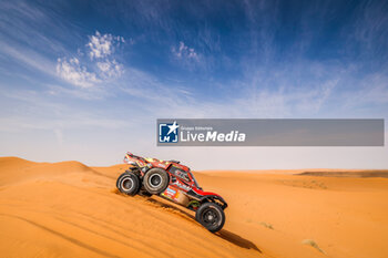 2024-01-15 - 241 CECCALDI Jean-Luc (fra), GAIDELLA Thomas (fra), JLC Racing, MD Optimus, FIA Ultimate, FIA W2RC, action during the Stage 8 of the Dakar 2024 on January 15, 2024 between Al Duwadimi and Hail, Saudi Arabia - DAKAR 2024 - STAGE 8 - RALLY - MOTORS