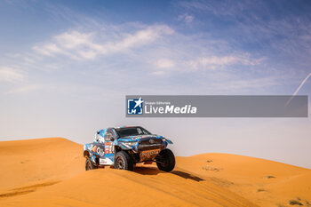 2024-01-15 - 229 BAUD Lionel (fra), BAUD Lucie (fra), Overdrive Racing, Toyota Hilux, FIA Ultimate, FIA W2RC, action during the Stage 8 of the Dakar 2024 on January 15, 2024 between Al Duwadimi and Hail, Saudi Arabia - DAKAR 2024 - STAGE 8 - RALLY - MOTORS