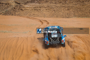 2024-01-15 - 229 BAUD Lionel (fra), BAUD Lucie (fra), Overdrive Racing, Toyota Hilux, FIA Ultimate, FIA W2RC, action during the Stage 8 of the Dakar 2024 on January 15, 2024 between Al Duwadimi and Hail, Saudi Arabia - DAKAR 2024 - STAGE 8 - RALLY - MOTORS