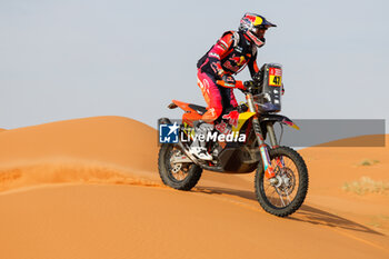2024-01-15 - 47 BENAVIDES Kevin (arg), Red Bull KTM Factory Racing, KTM, Moto, action during the Stage 8 of the Dakar 2024 on January 15, 2024 between Al Duwadimi and Hail, Saudi Arabia - DAKAR 2024 - STAGE 8 - RALLY - MOTORS