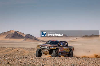 2024-01-16 - 211 CHICHERIT Guerlain (fra), WINOCQ Alex (fra), Overdrive Racing, Toyota Hilux, FIA Ultimate, FIA W2RC, action during the Stage 9 of the Dakar 2024 on January 16, 2024 between Hail and Al Ula, Saudi Arabia - DAKAR 2024 - STAGE 9 - RALLY - MOTORS