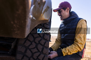 2024-01-17 - DE MEVIUS Guillaume (bel), Overdrive Racing, Toyota Hilux, FIA Ultimate, portrait during the Stage 10 of the Dakar 2024 on January 17, 2024 around Al Ula, Saudi Arabia - DAKAR 2024 - STAGE 10 - RALLY - MOTORS