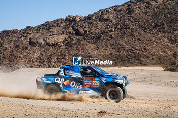 2024-01-18 - 229 BAUD Lionel (fra), BAUD Lucie (fra), Overdrive Racing, Toyota Hilux, FIA Ultimate, FIA W2RC, action during the Stage 11 of the Dakar 2024 on January 18, 2024 between Al Ula and Yanbu, Saudi Arabia - DAKAR 2024 - STAGE 11 - RALLY - MOTORS