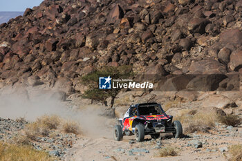 2024-01-18 - 303 GUTHRIE Mitchell (usa), WALCH Kellon (usa), Red Bull Off-Road Junior Team USA by BFG, Taurus T3 Max, FIA Challenger, FIA W2RC, action during the Stage 11 of the Dakar 2024 on January 18, 2024 between Al Ula and Yanbu, Saudi Arabia - DAKAR 2024 - STAGE 11 - RALLY - MOTORS