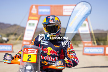 2024-01-18 - PRICE Toby (aus), Red Bull KTM Factory Racing, KTM, Moto, portrait during the Stage 11 of the Dakar 2024 on January 18, 2024 between Al Ula and Yanbu, Saudi Arabia - DAKAR 2024 - STAGE 11 - RALLY - MOTORS