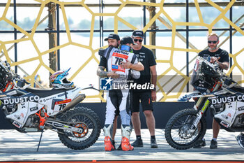 2024-01-19 - LEPAN Jean-Loup (fra), DUUST Diverse Racing, KTM, Moto, FIM W2RC, portrait during the Final Podium of the Dakar 2024 on January 19, 2024 in Yanbu, Saudi Arabia - DAKAR 2024 - FINAL PODIUM - RALLY - MOTORS