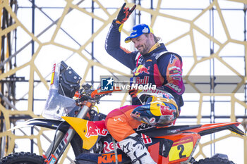 2024-01-19 - PRICE Toby (aus), Red Bull KTM Factory Racing, KTM, Moto, portrait during the Final Podium of the Dakar 2024 on January 19, 2024 in Yanbu, Saudi Arabia - DAKAR 2024 - FINAL PODIUM - RALLY - MOTORS