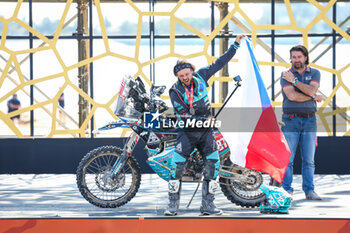 2024-01-19 - 87 PODMOL Libor (cze), Podmol Dakar Team, Husqvarna, Moto, Originals by Motul, action during the Final Podium of the Dakar 2024 on January 19, 2024 in Yanbu, Saudi Arabia - DAKAR 2024 - FINAL PODIUM - RALLY - MOTORS