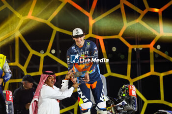 2024-01-19 - EBSTER Tobias (aut), Kini Rally Racing Team, KTM, Moto, Originals by Motul, FIM W2RC, portrait during the Final Podium of the Dakar 2024 on January 19, 2024 in Yanbu, Saudi Arabia - DAKAR 2024 - FINAL PODIUM - RALLY - MOTORS