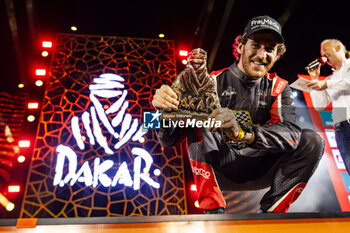2024-01-19 - DE SOULTRAIT Xavier (fra), Sébastien Loeb Racing - Bardahl Team, Polaris RZR Pro R, FIA SSV, portrait during the Final Podium of the Dakar 2024 on January 19, 2024 in Yanbu, Saudi Arabia - DAKAR 2024 - FINAL PODIUM - RALLY - MOTORS