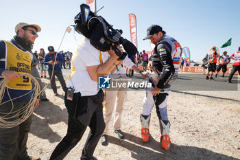 2024-01-19 - LEPAN Jean-Loup (fra), DUUST Diverse Racing, KTM, Moto, FIM W2RC, portrait finish line, arrivee, during the Stage 12 of the Dakar 2024 on January 19, 2024 around Yanbu, Saudi Arabia - DAKAR 2024 - STAGE 12 - RALLY - MOTORS