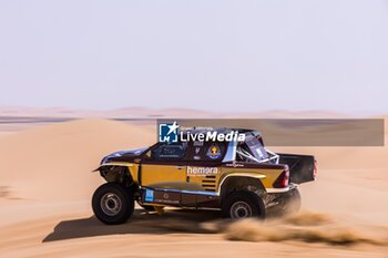 2024-02-24 - 202 CHICHERIT Guerlain (FRA), WINOCQ Alexandre (FRA), Overdrive Racing Toyota Hilux Overdrive, FIA W2RC, action during the Pre-Event Test Location of the 2024 Abu Dhabi Desert Challenge, from February 24 to 25, 2024 in Tilal Swaihan, United Arab Emirates - W2RC - ABU DHABI DESERT CHALLENGE 2024 - RALLY - MOTORS