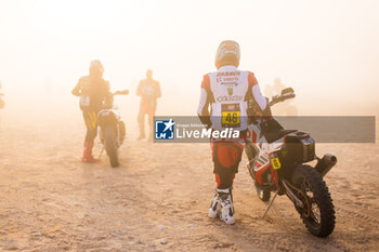 2024-02-27 - 46 BRANCH Ross (BWA), Hero Motorsports Team Rally, Hero	450 Rally, FIM W2RC, ambiance during the Stage 1 of the 2024 Abu Dhabi Desert Challenge, on February 27, 2024 in Al Dhannah, United Arab Emirates - W2RC - ABU DHABI DESERT CHALLENGE 2024 - RALLY - MOTORS