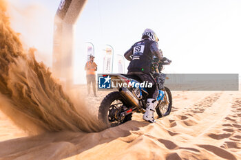 2024-02-27 - 68 PUREVDORJ Murun (MNG), KTM 450 EXC, ambiance during the Stage 1 of the 2024 Abu Dhabi Desert Challenge, on February 27, 2024 in Al Dhannah, United Arab Emirates - W2RC - ABU DHABI DESERT CHALLENGE 2024 - RALLY - MOTORS