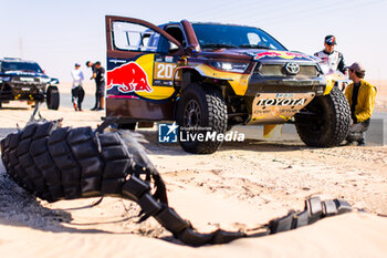 2024-02-27 - 201 DE MEVIUS Guillaume (BEL), PANSERI Xavier (FRA), Overdrive Racing, Toyota Hilux Overdrive, FIA W2RC, ambiance during the Stage 1 of the 2024 Abu Dhabi Desert Challenge, on February 27, 2024 in Al Dhannah, United Arab Emirates - W2RC - ABU DHABI DESERT CHALLENGE 2024 - RALLY - MOTORS