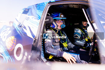 2024-02-27 - BAUD Lionel (FRA), BAUD Lucie (FRA), Overdrive Racing, Toyota Hilux Overdrive, FIA W2RC, portrait during the Stage 1 of the 2024 Abu Dhabi Desert Challenge, on February 27, 2024 in Al Dhannah, United Arab Emirates - W2RC - ABU DHABI DESERT CHALLENGE 2024 - RALLY - MOTORS
