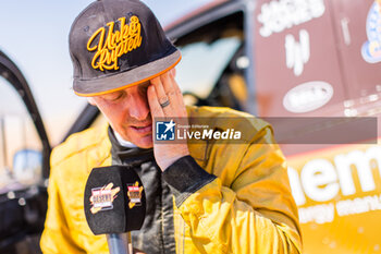 2024-02-27 - CHICHERIT Guerlain (FRA), WINOCQ Alexandre (FRA), Overdrive Racing Toyota Hilux Overdrive, FIA W2RC, portrait during the Stage 1 of the 2024 Abu Dhabi Desert Challenge, on February 27, 2024 in Al Dhannah, United Arab Emirates - W2RC - ABU DHABI DESERT CHALLENGE 2024 - RALLY - MOTORS